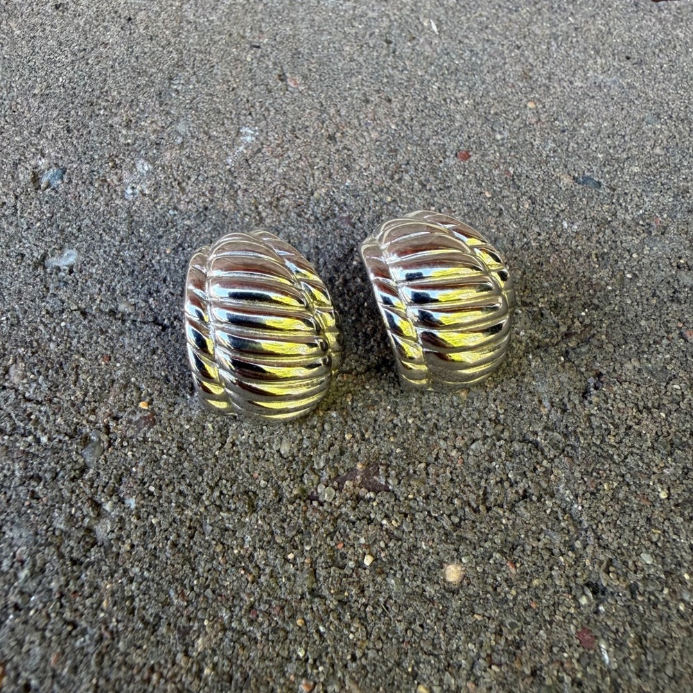 Vintage Napier Silver Tone Ribbed Shrimp Hoop Earrings 1980s Chunky - Picture 5 of 8